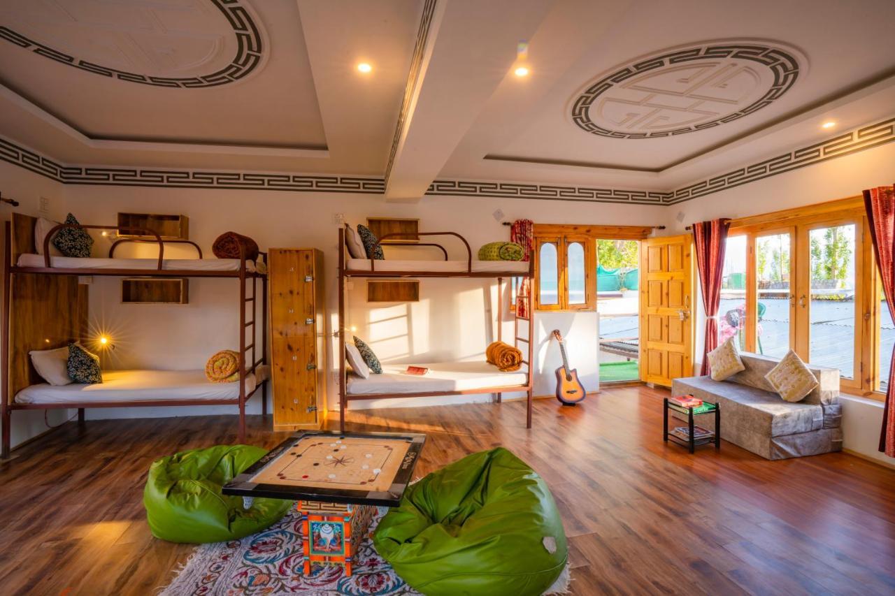Rainbow Hostelier Лех Екстериор снимка
