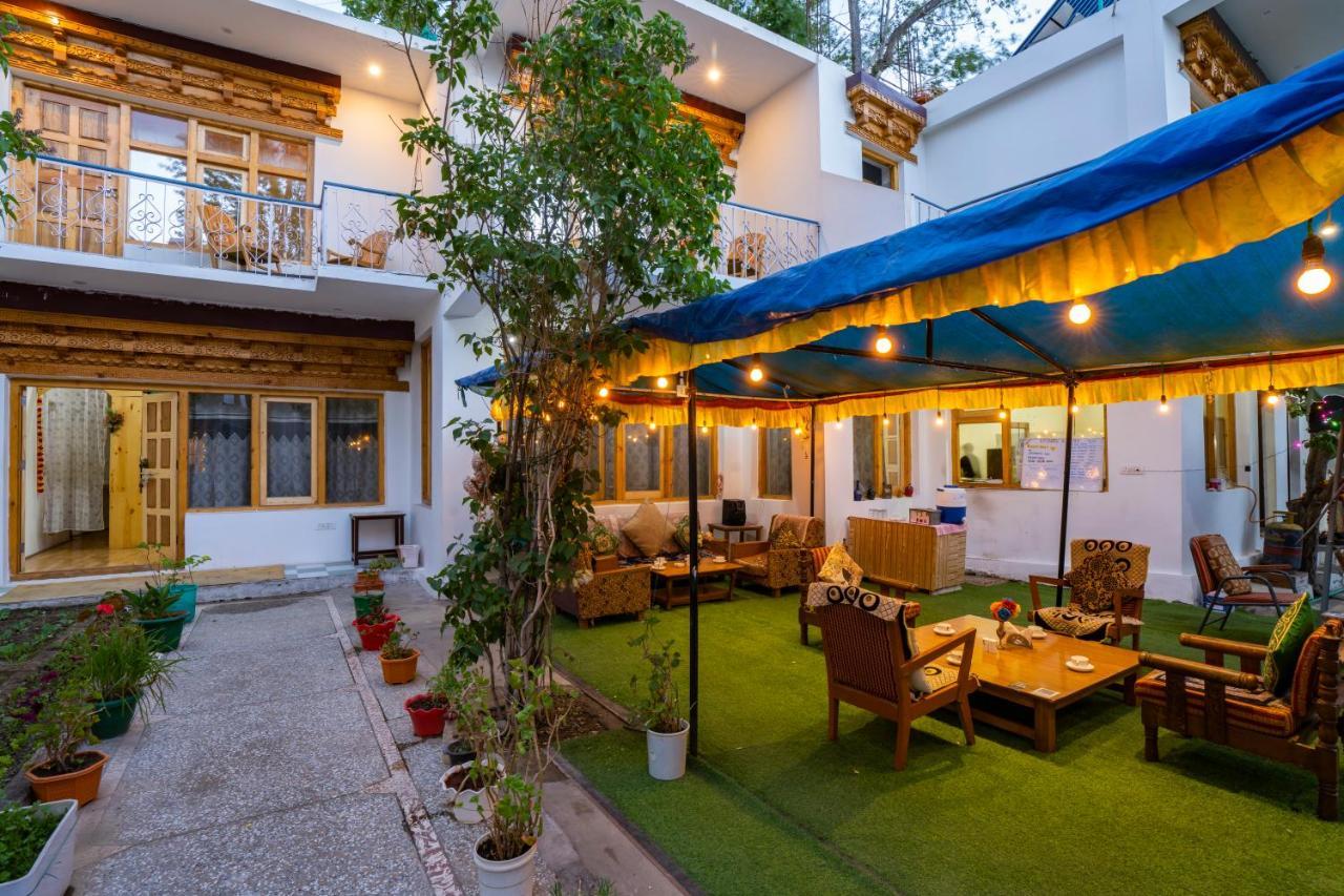 Rainbow Hostelier Лех Екстериор снимка