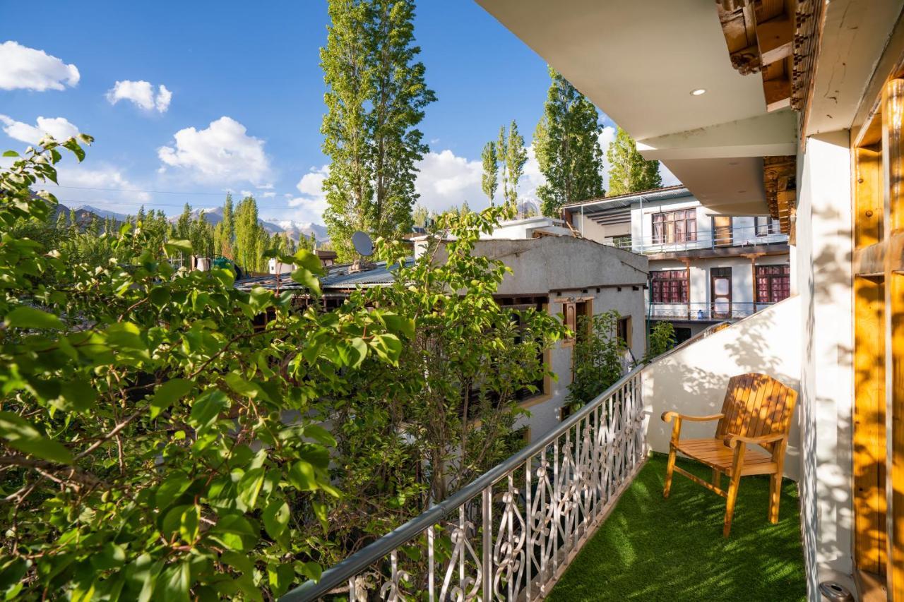 Rainbow Hostelier Лех Екстериор снимка