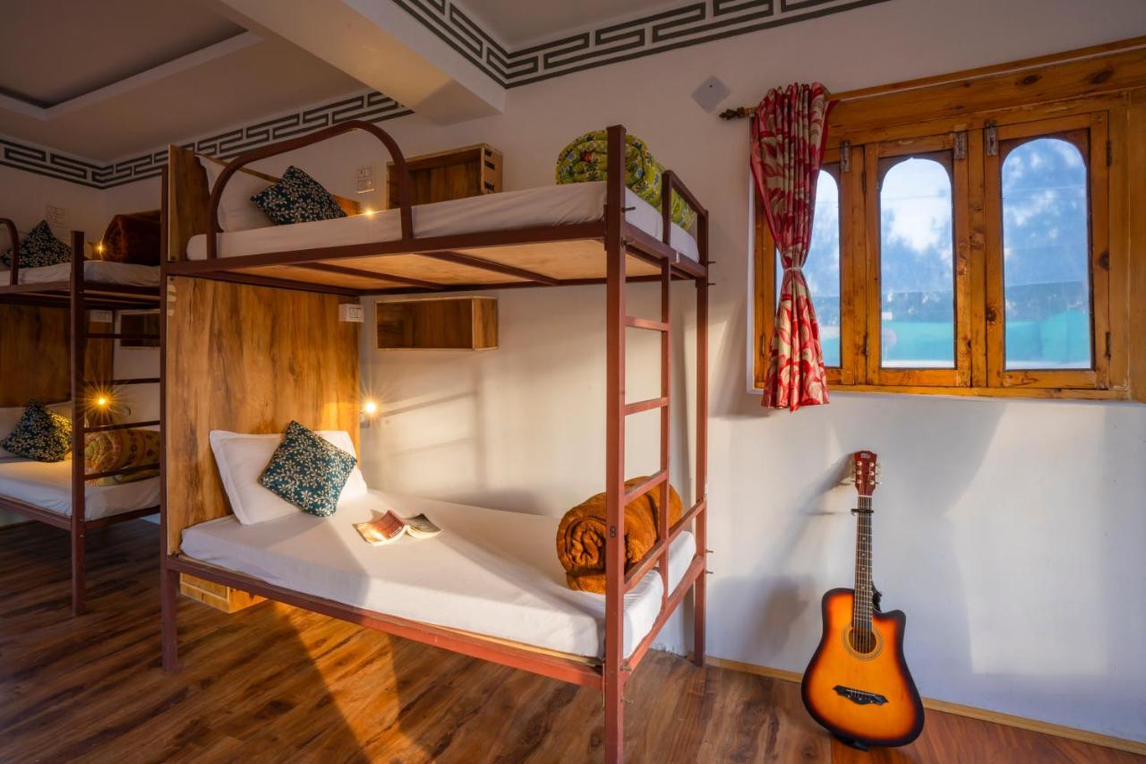 Rainbow Hostelier Лех Екстериор снимка