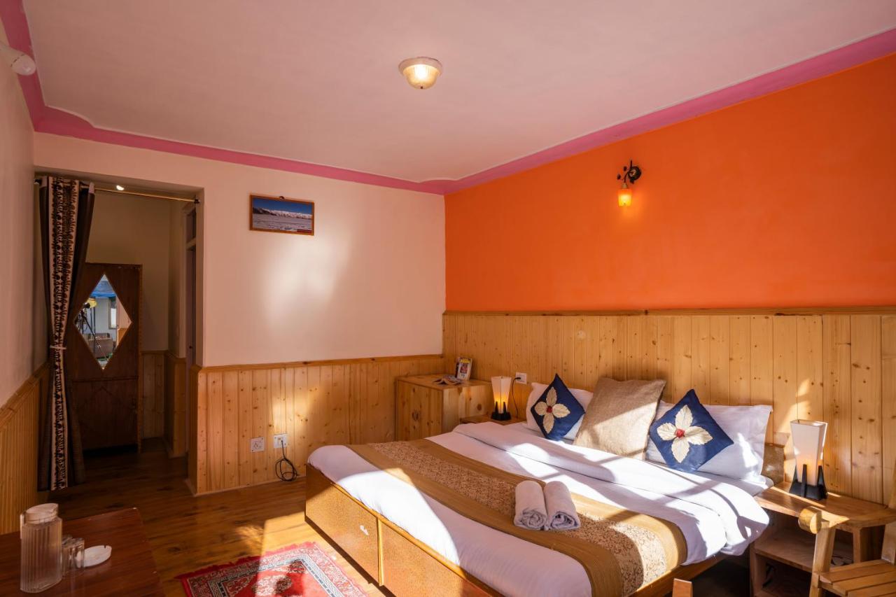 Rainbow Hostelier Лех Екстериор снимка