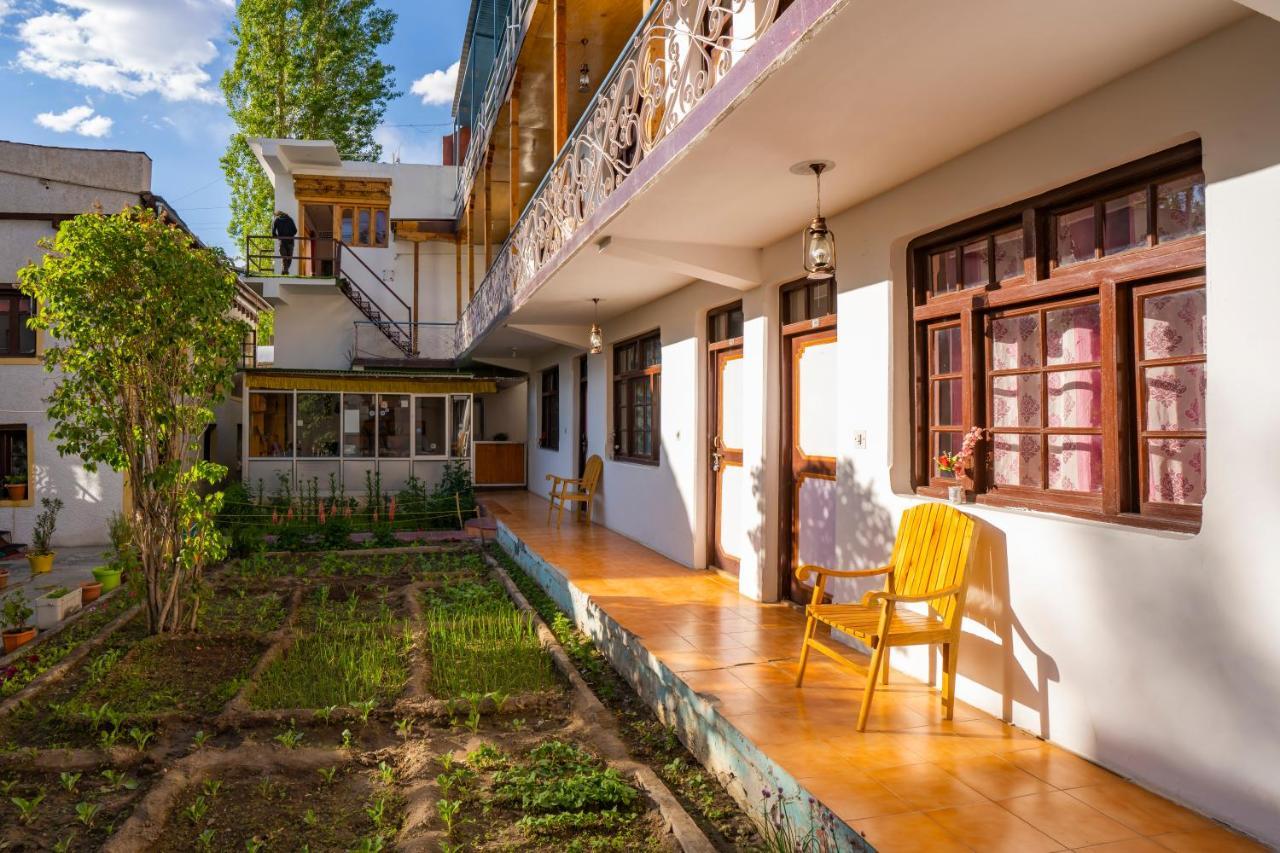 Rainbow Hostelier Лех Екстериор снимка