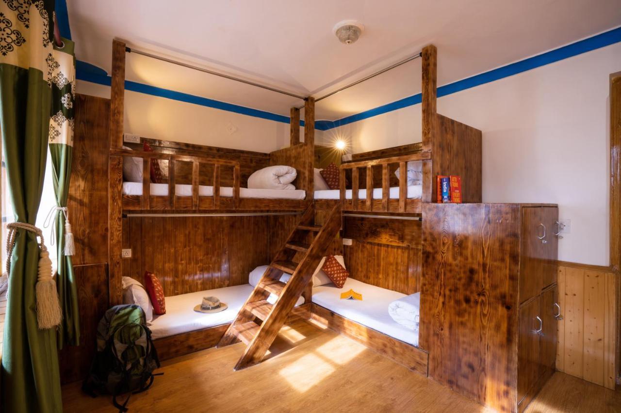Rainbow Hostelier Лех Екстериор снимка