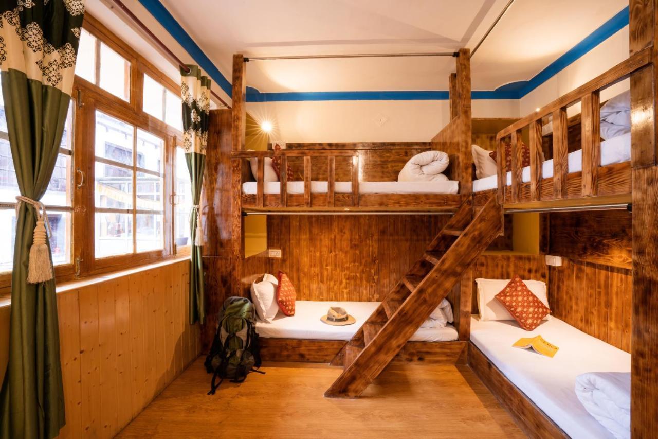 Rainbow Hostelier Лех Екстериор снимка