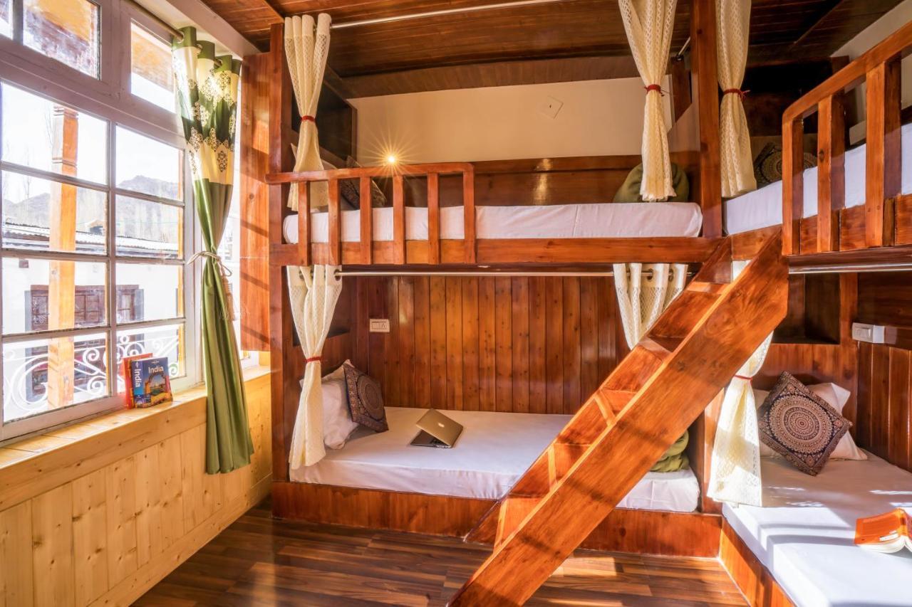 Rainbow Hostelier Лех Екстериор снимка