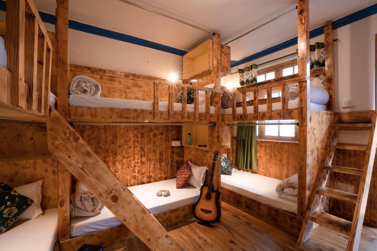 Rainbow Hostelier Лех Екстериор снимка