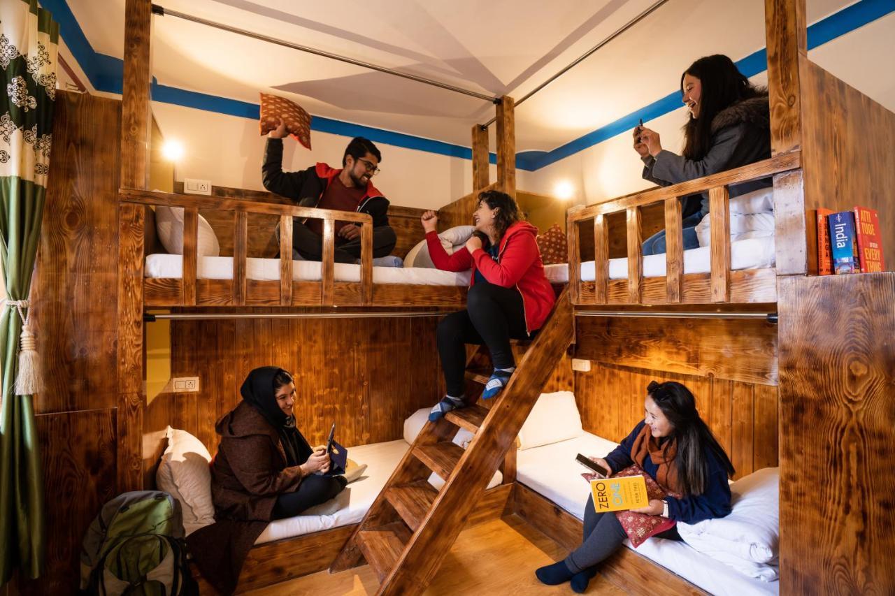 Rainbow Hostelier Лех Екстериор снимка