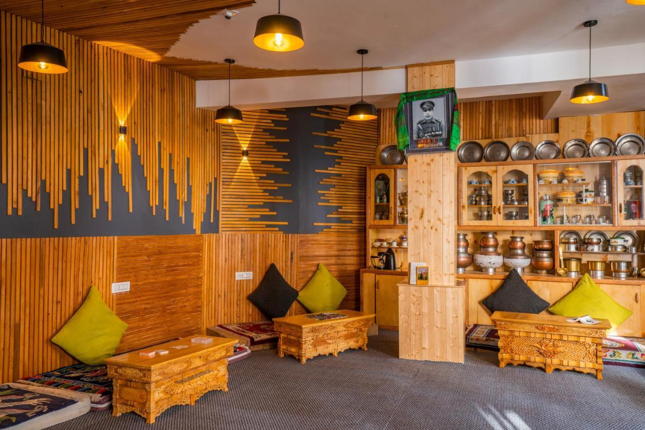 Rainbow Hostelier Лех Екстериор снимка