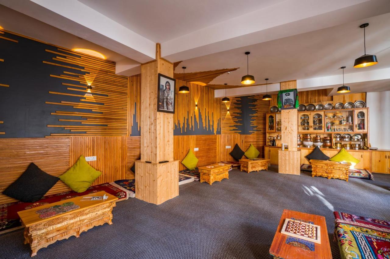 Rainbow Hostelier Лех Екстериор снимка