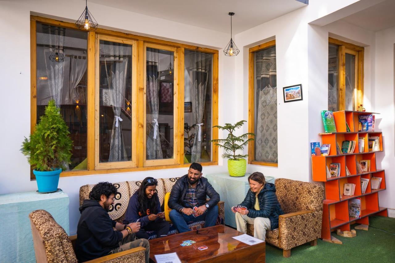 Rainbow Hostelier Лех Екстериор снимка