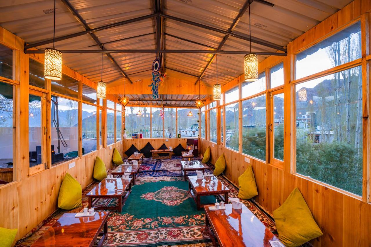 Rainbow Hostelier Лех Екстериор снимка