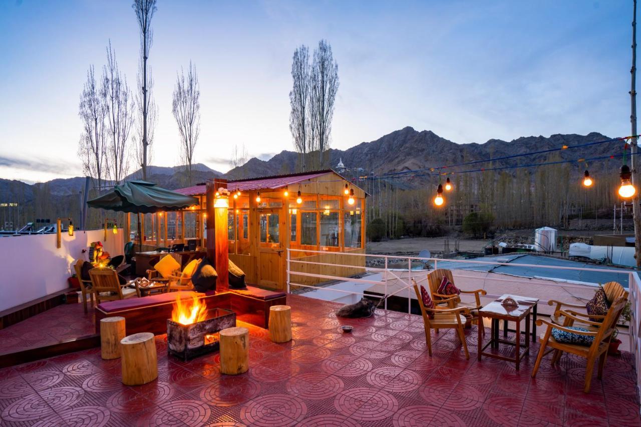 Rainbow Hostelier Лех Екстериор снимка