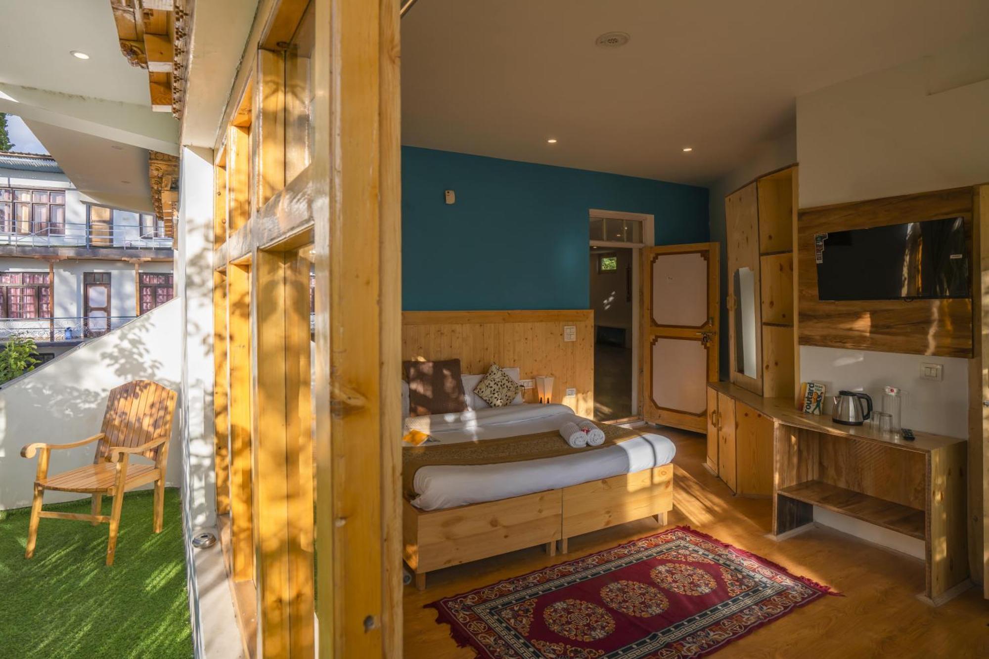 Rainbow Hostelier Лех Екстериор снимка